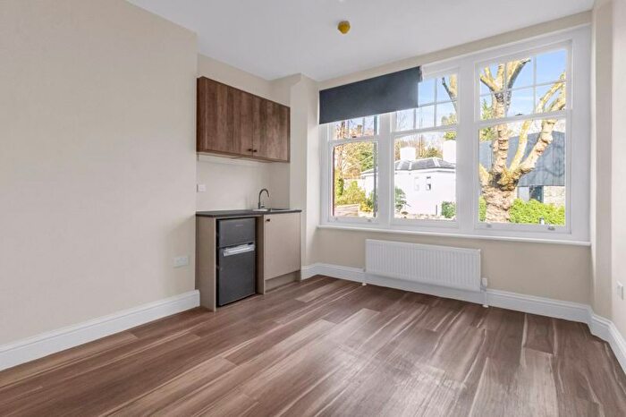 Studio To Rent In Muswell Hill, London, N10