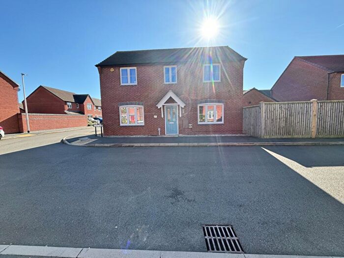 4 Bedroom House To Rent In College Close, Rugby, CV21