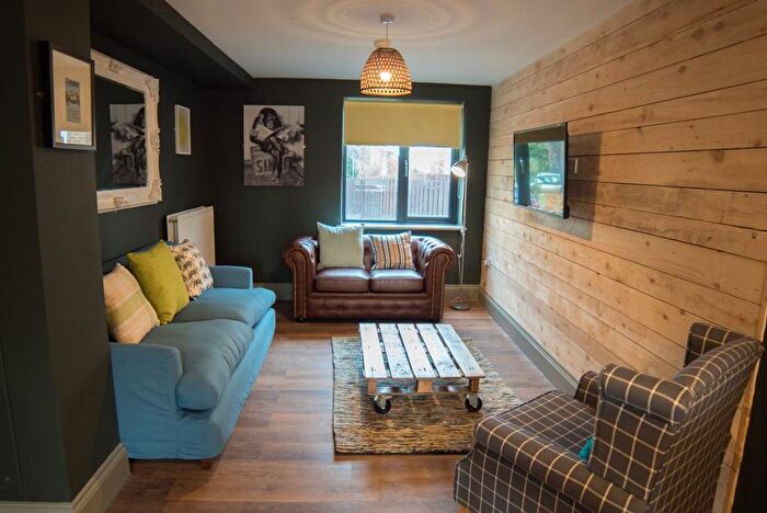 1 Bedroom Flat To Rent In Shire Oak Road, Headingley, Leeds, LS6