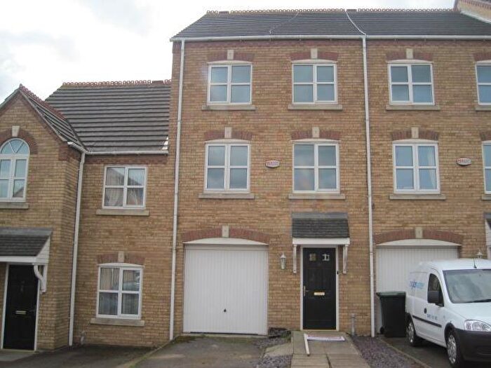 3 Bedroom Town House To Rent In Roman Way, Higham Ferrers, NN10