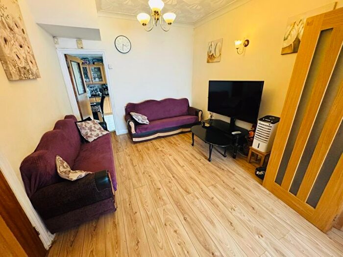 3 Bedroom End Of Terrace House For Sale In Florence Road, Southall, UB2