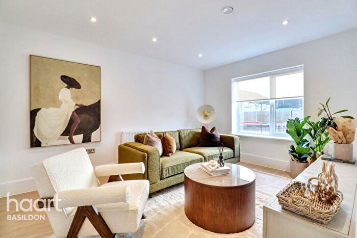 3 Bedroom End Of Terrace House For Sale In Sheppard Mews, Basildon, SS14