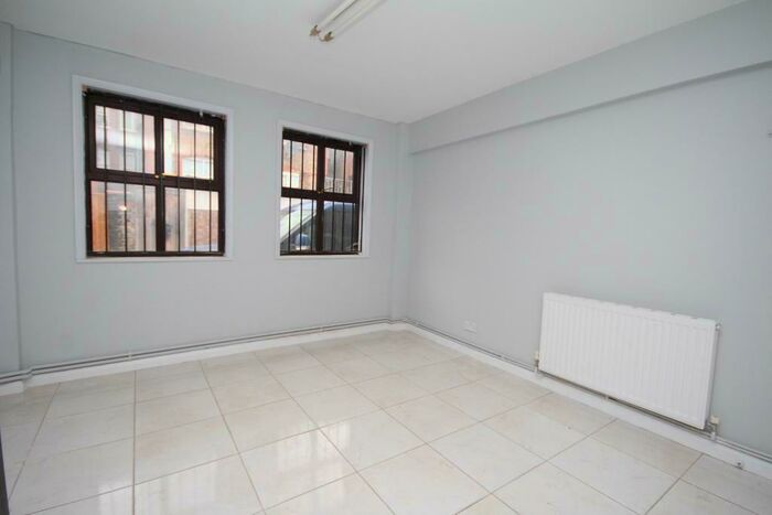 2 Bedroom Flat To Rent In Broadway Mews, Stamford Hill, London, E5