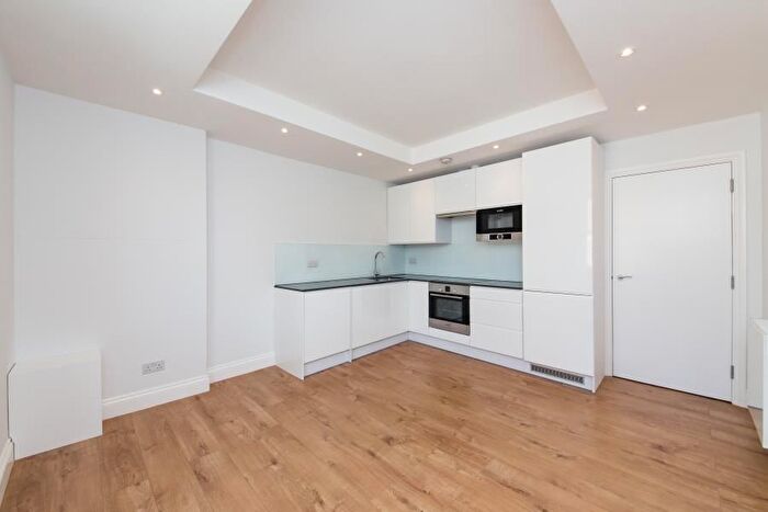 3 Bedroom Flat To Rent In Chippenham Road, Maida Vale, W9