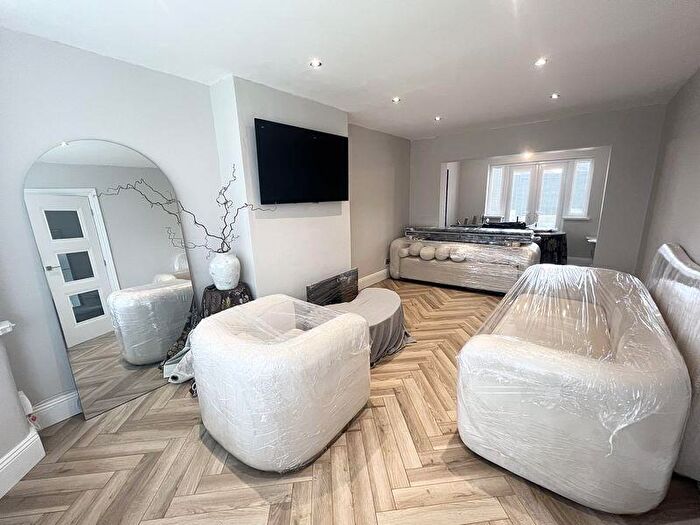 3 Bedroom Semi-Detached House To Rent In Langworthy Road, Salford, M6