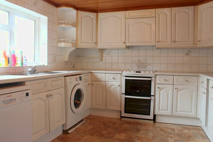 2 Bedroom Flat To Rent In Quarry Hill, Godalming, GU7