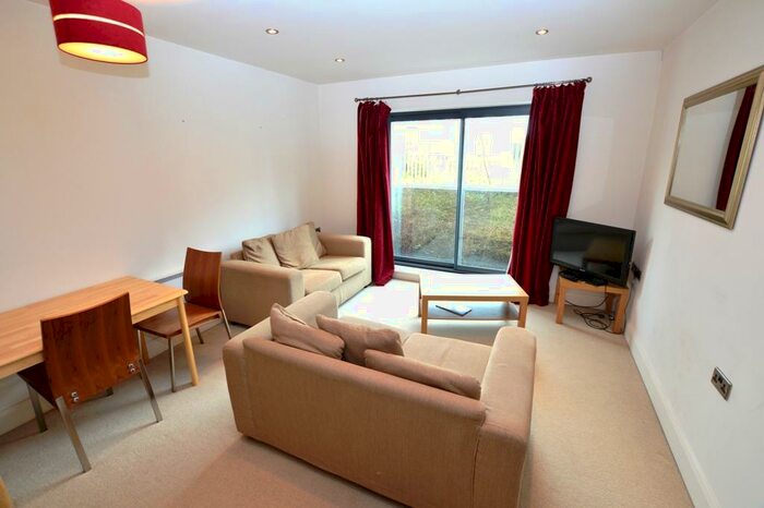 2 Bedroom Apartment To Rent In Hall View, Chatsworth Road, Brampton, S40