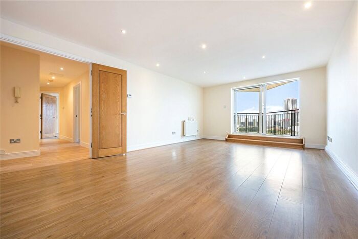 2 Bedroom Flat To Rent In Wotton Court, Jamestown Way, E14