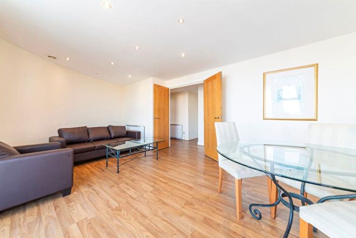 2 Bedroom Flat To Rent In Millennium Drive, Canary Wharf, E14