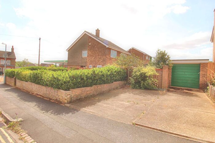 3 Bedroom Detached House For Sale In The Ridgeway, Potton, Sandy, SG19