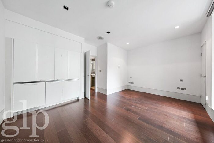 Studio To Rent In Slingsby Place, London, Covent Garden, WC2E