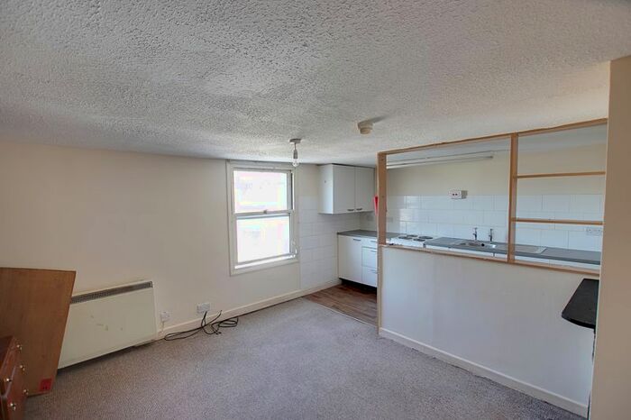 1 Bedroom Flat To Rent In Timbrell Street, Trowbridge, BA14