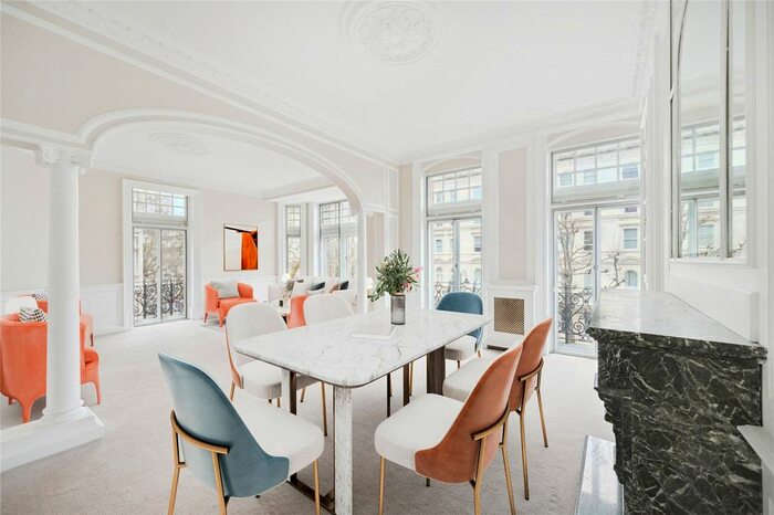 3 Bedroom Flat To Rent In Queen's Gate, South Kensington, London, SW7