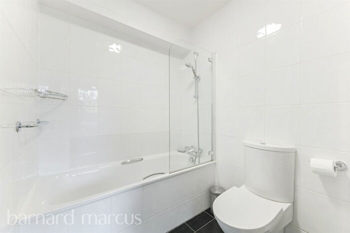 1 Bedroom Flat For Sale In Burgh Heath Road, Epsom, KT17