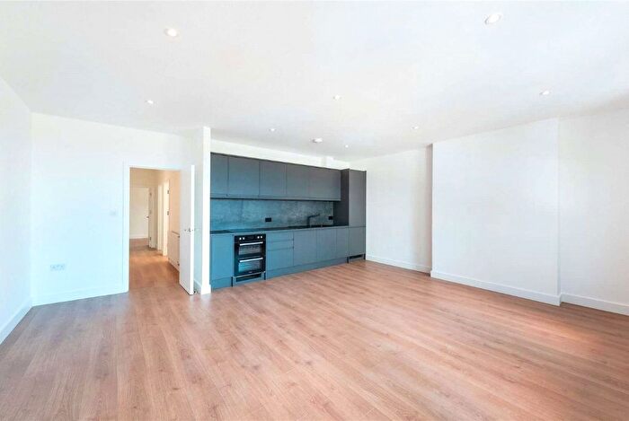 2 Bedroom Flat To Rent In The Broadway, London, Ealing, W13