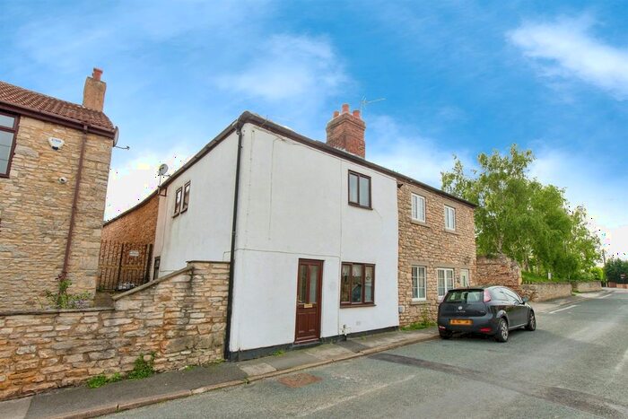 2 Bedroom Terraced House For Sale In Silver Street, Fairburn, Knottingley, WF11