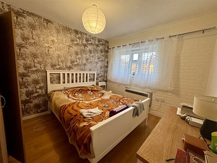 2 Bedroom Flat To Rent In Alexandra Avenue, Harrow, HA2