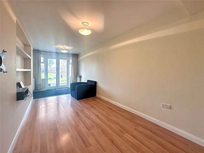 4 Bedroom Semi Detached House To Rent In Third Crescent, Slough, Berkshire, SL1