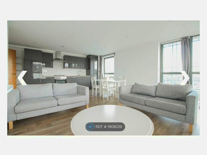 3 Bedroom Flat To Rent In Sahin House, London, E8