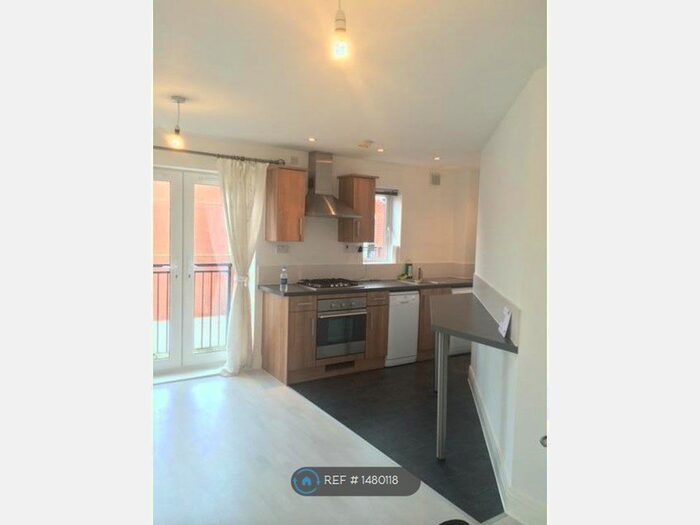 2 Bedroom Flat To Rent In Beaumont Court, High Wycombe, HP12