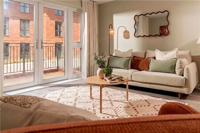 1 Bedroom Flat For Sale In "Orchards Type Second Floor" At Chobham Road, Frimley, GU16