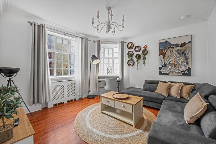 2 Bedroom Flat To Rent In Quebec Court, Seymour Street, W1H