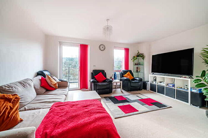 3 Bedroom Flat For Sale In Trevor Roper Close, Ilford, London, IG1