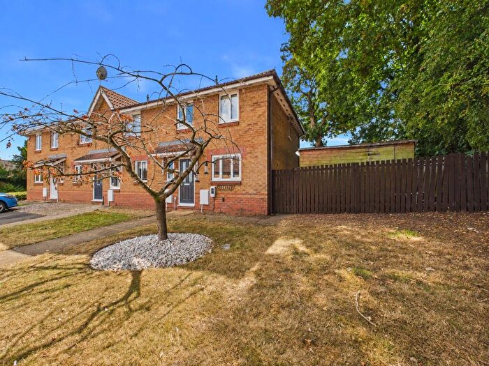 3 Bedroom End Of Terrace House For Sale In Oak Grove, Daventry, NN11