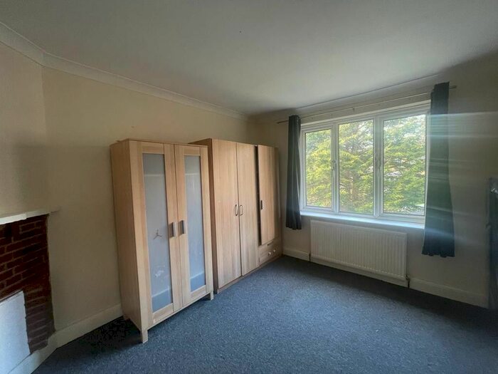 2 Bedroom Maisonette To Rent In Kingsbury, London, NW9