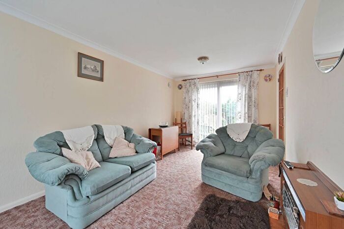 2 Bedroom Semi-detached House For Sale In Barnard Way, Hemel Hempstead, HP3