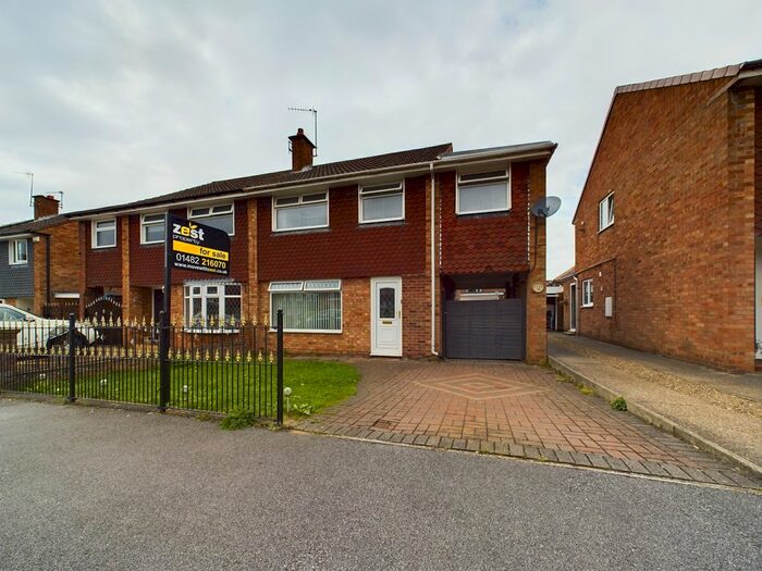 4 Bedroom Semi-Detached House To Rent In Highfield Close, Hull, Yorkshire, HU7