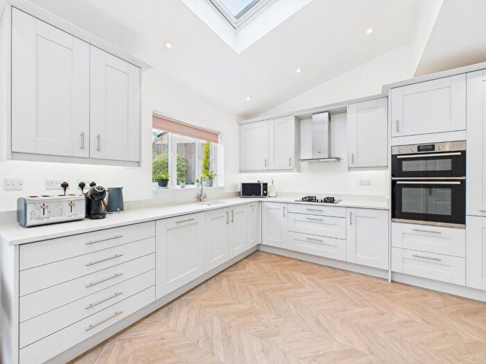 4 Bedroom Detached House For Sale In Swan Avenue, Bingley, BD16