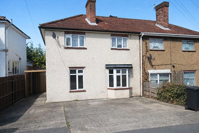 4 Bedroom Flat To Rent In Plumer Road, High Wycombe, HP11