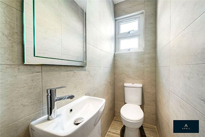 3 Bedroom Flat To Rent In Harold Road, London, E11