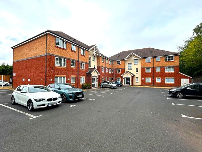 2 Bedroom Flat To Rent In Warwick Road, Sutton Coldfield, West Midlands, B73