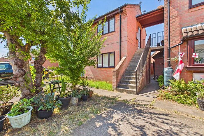 1 Bedroom Maisonette For Sale In Alderfield Close, Theale, Reading, Berkshire, RG7