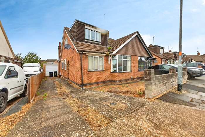 4 Bedroom Semi-Detached Bungalow For Sale In Gillsway, Northampton, NN2