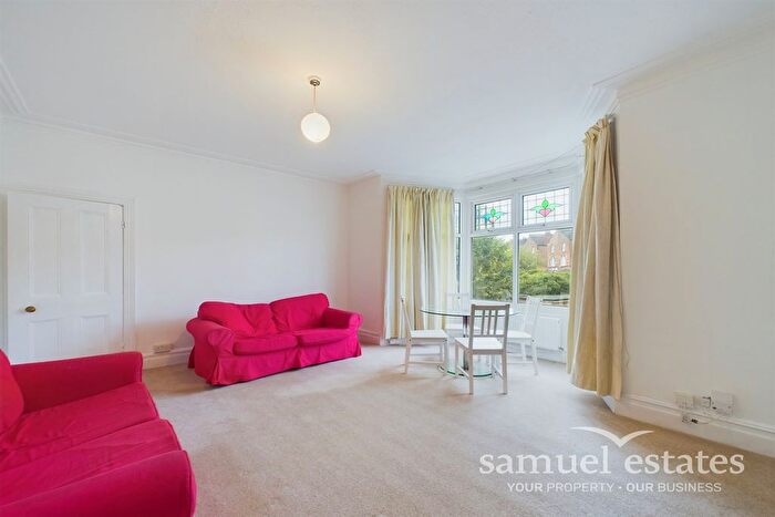 2 Bedroom Flat To Rent In Home Park Road, Wimbledon Park, SW19
