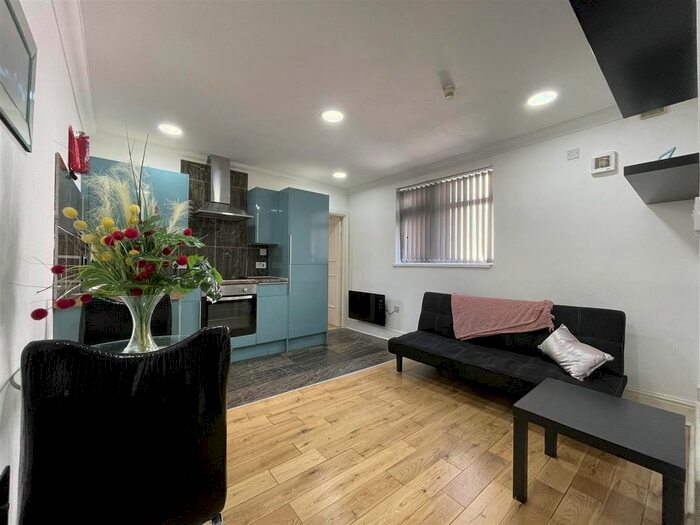 1 Bedroom Flat To Rent In Richmond Crescent, Roath, Cardiff, CF24