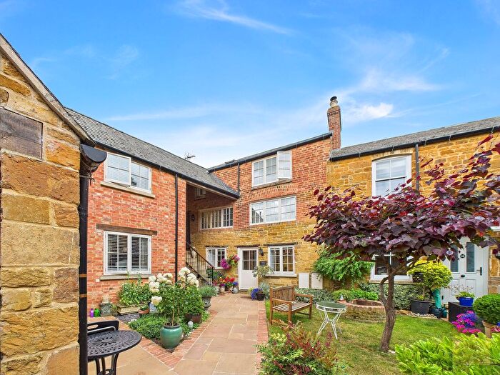 2 Bedroom Cottage For Sale In High Street East, Uppingham, LE15