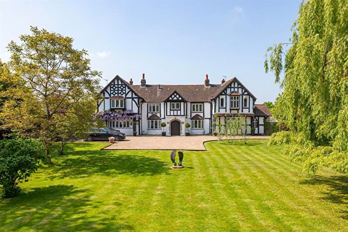 5 Bedroom Semi-Detached House For Sale In Oakley Green Road, Windsor, SL4