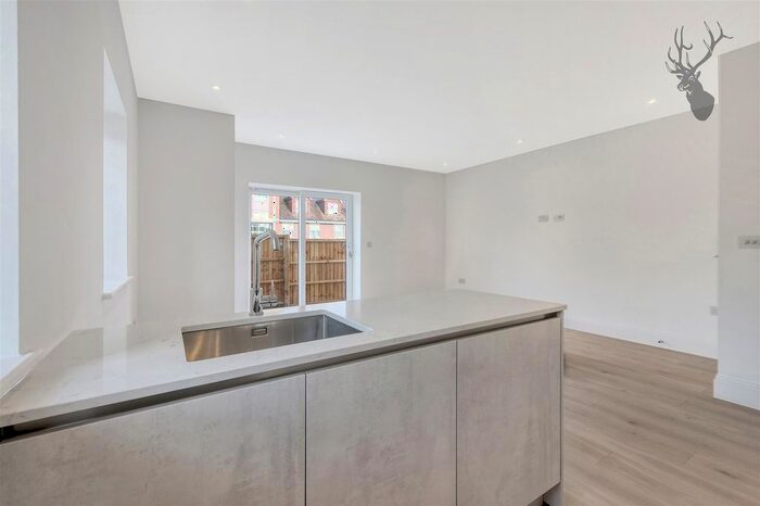 1 Bedroom Flat For Sale In Crossways, Manor Road, Chigwell, IG7