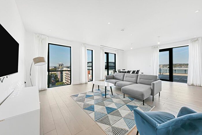 4 Bedroom Flat To Rent In Fairbank House, Beaufort Square, NW9