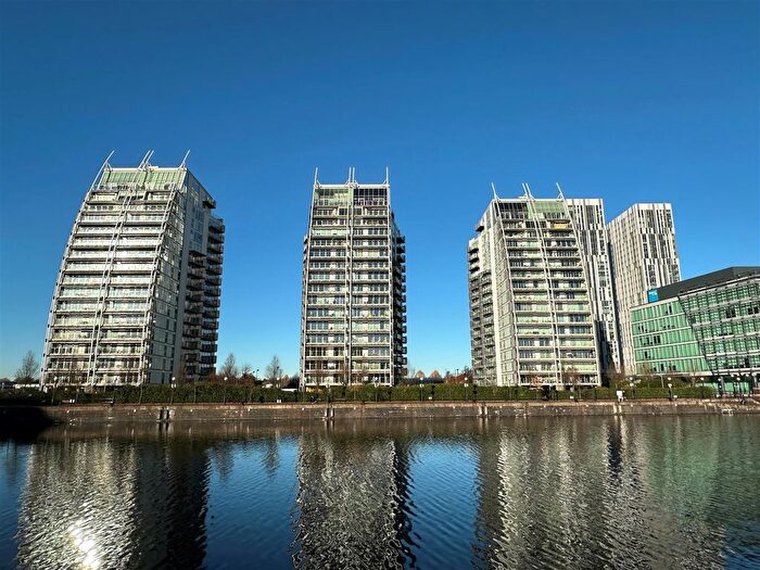 2 Bedroom Flat To Rent In Nv Building, The Quays, Salford, M50