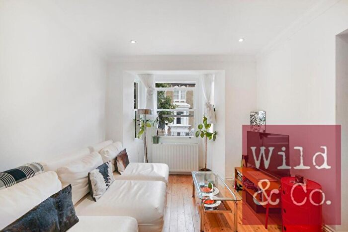 3 Bedroom Duplex For Sale In Brookfield Road, , Victoria Park, Hackney, E9 - Photo 2