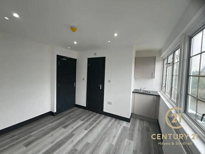 1 Bedroom Flat To Rent In Summerhouse Lane, UB7