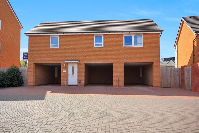 2 Bedroom Detached House For Sale In Carlin Close, Wellingborough, NN8