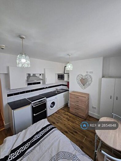 Studio To Rent In Eade Road, London, N4