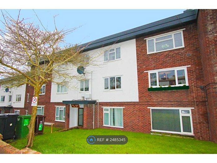 2 Bedroom Flat To Rent In Woolaston Avenue, Cardiff, CF23