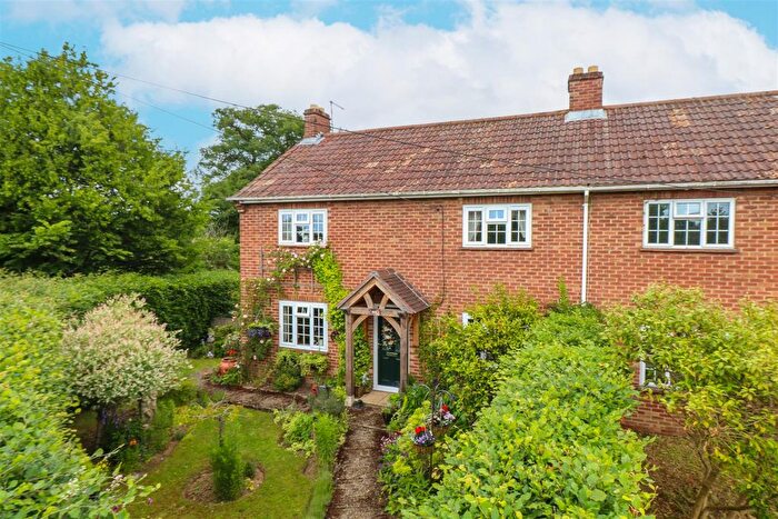 3 Bedroom Semi-Detached House For Sale In Hitches Lane, Crookham Village, Fleet, GU51